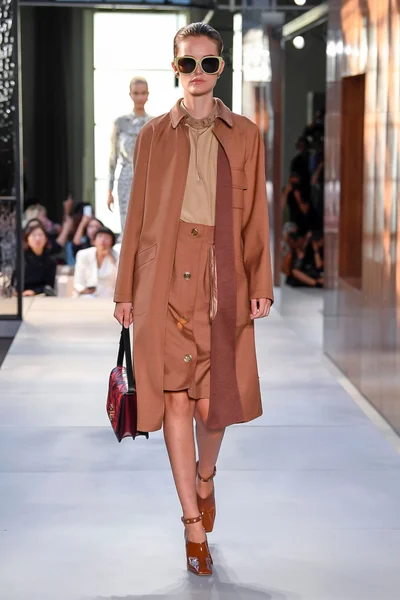 Look 9